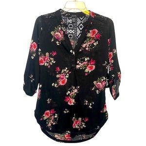 Justify Women's Floral Black Blouse  ‎ Sz M - NWT